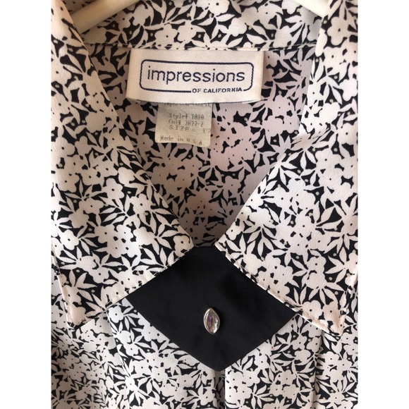 🖤 Unisex Button Down Blouse 🖤 - Picture 3 of 4